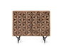 GINER Y COLOMER - Buffet 2 portes en bois de manguier et métal, sculpté à la main - Dimensions avec pattes 17cm - Fermeture magnétique